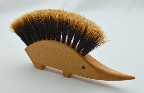 Tischfeger Igel 140 mm Hersteller Bürstenfabrik Keller GmbH in Todtnau im Schwarzwald. Traditionsunternehmen seit 1869. Tischfeger Igel 140 mm Hersteller Bürstenfabrik Keller GmbH in Todtnau im Schwarzwald. Traditionsunternehmen seit 1869.